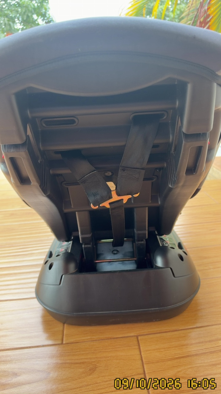 Photo 4 of 4: Baby car seat