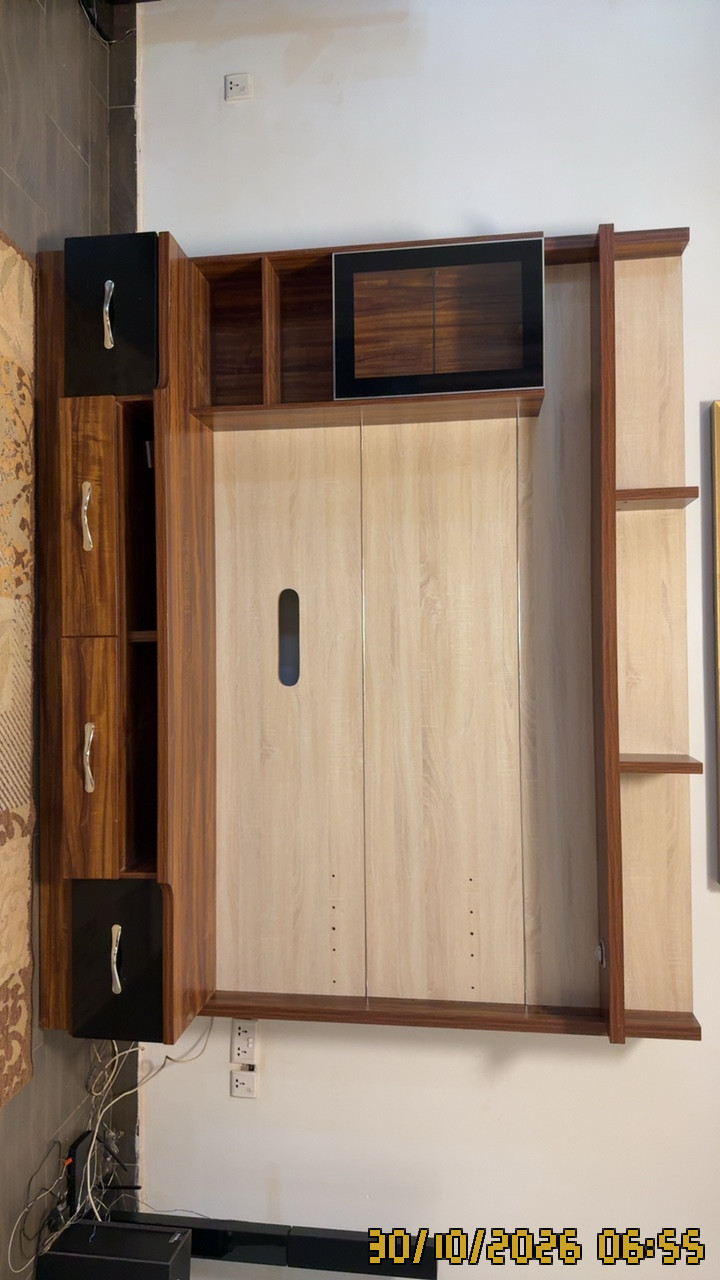 Photo 2 of 2: Wall Cabinet Unit